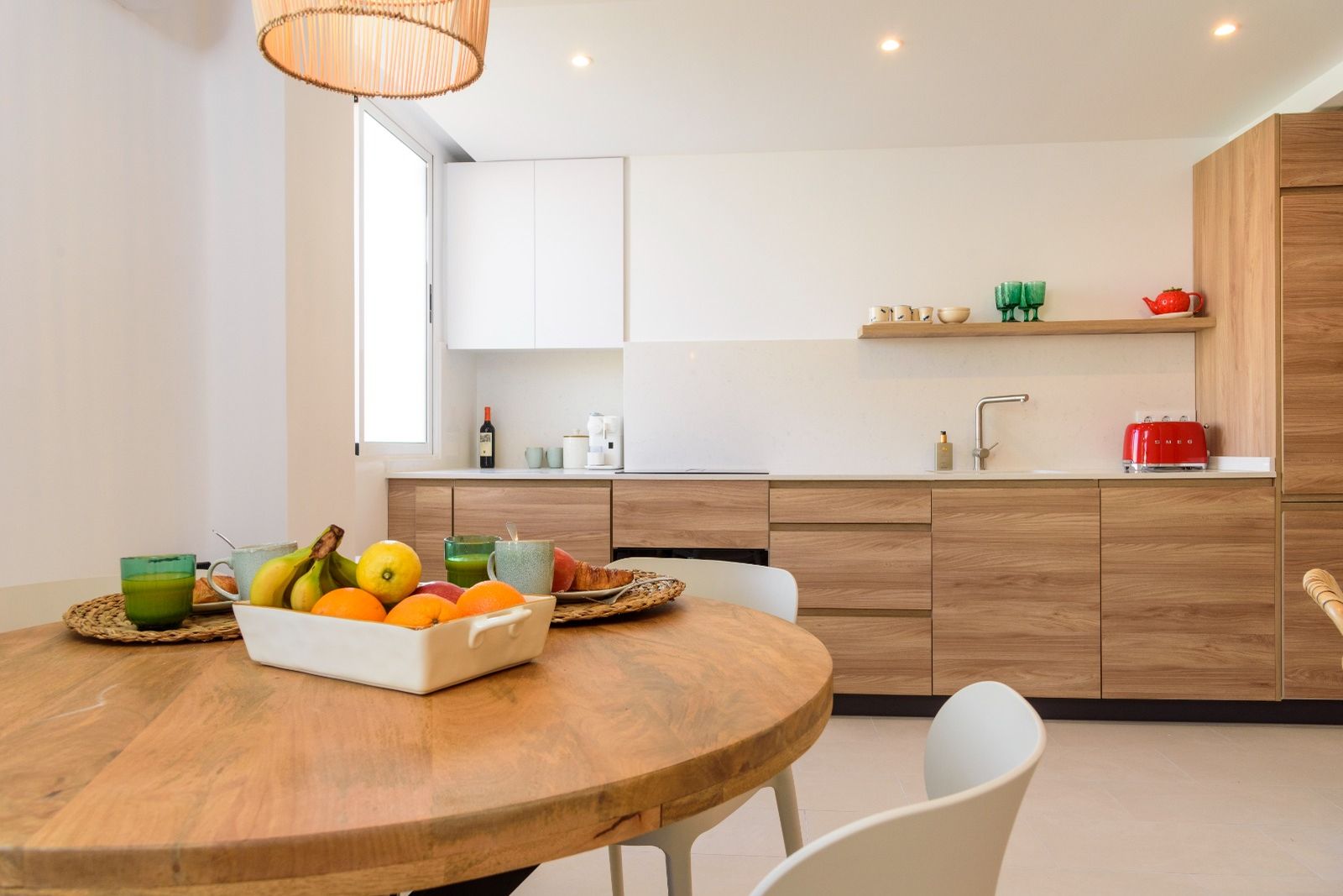 Ronde eettafel bij de keuken